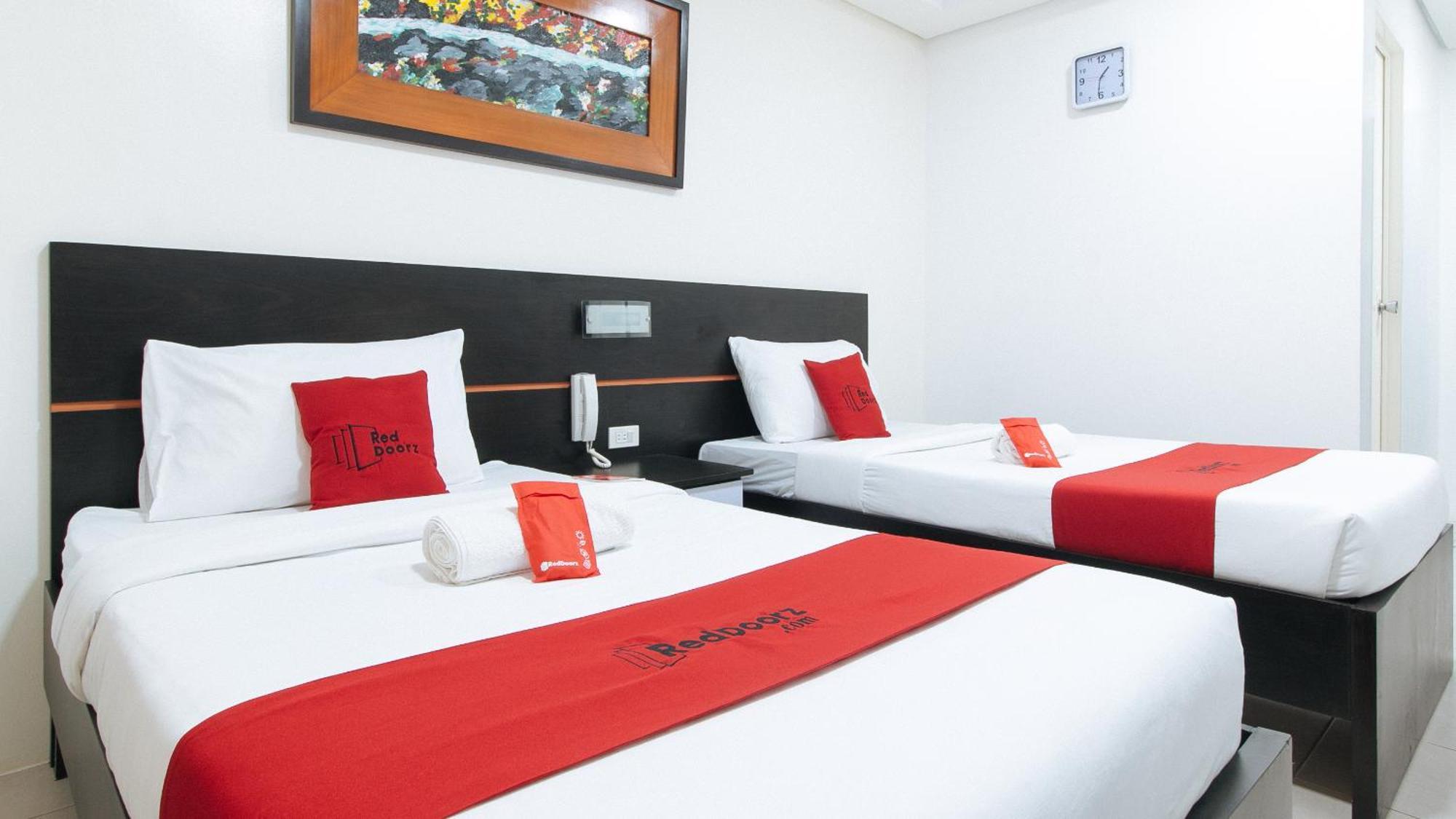 Reddoorz Plus At Evangelista Street Makati Makati City Exterior photo
