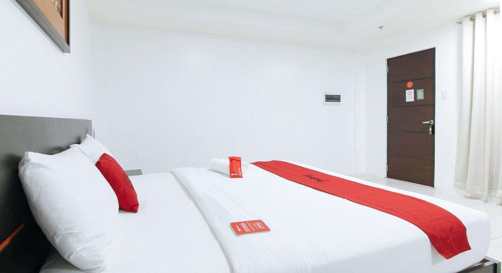 Reddoorz Plus At Evangelista Street Makati Makati City Exterior photo