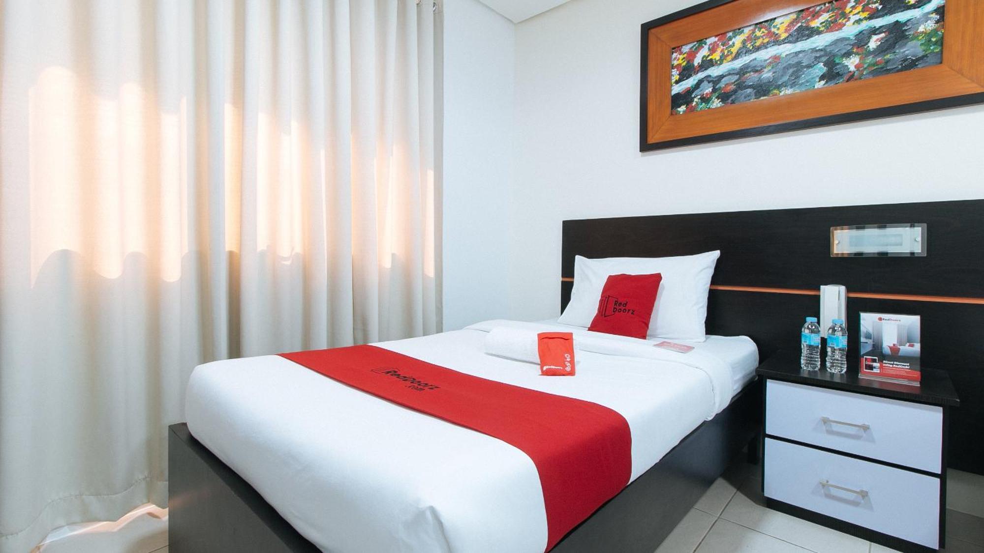 Reddoorz Plus At Evangelista Street Makati Makati City Exterior photo