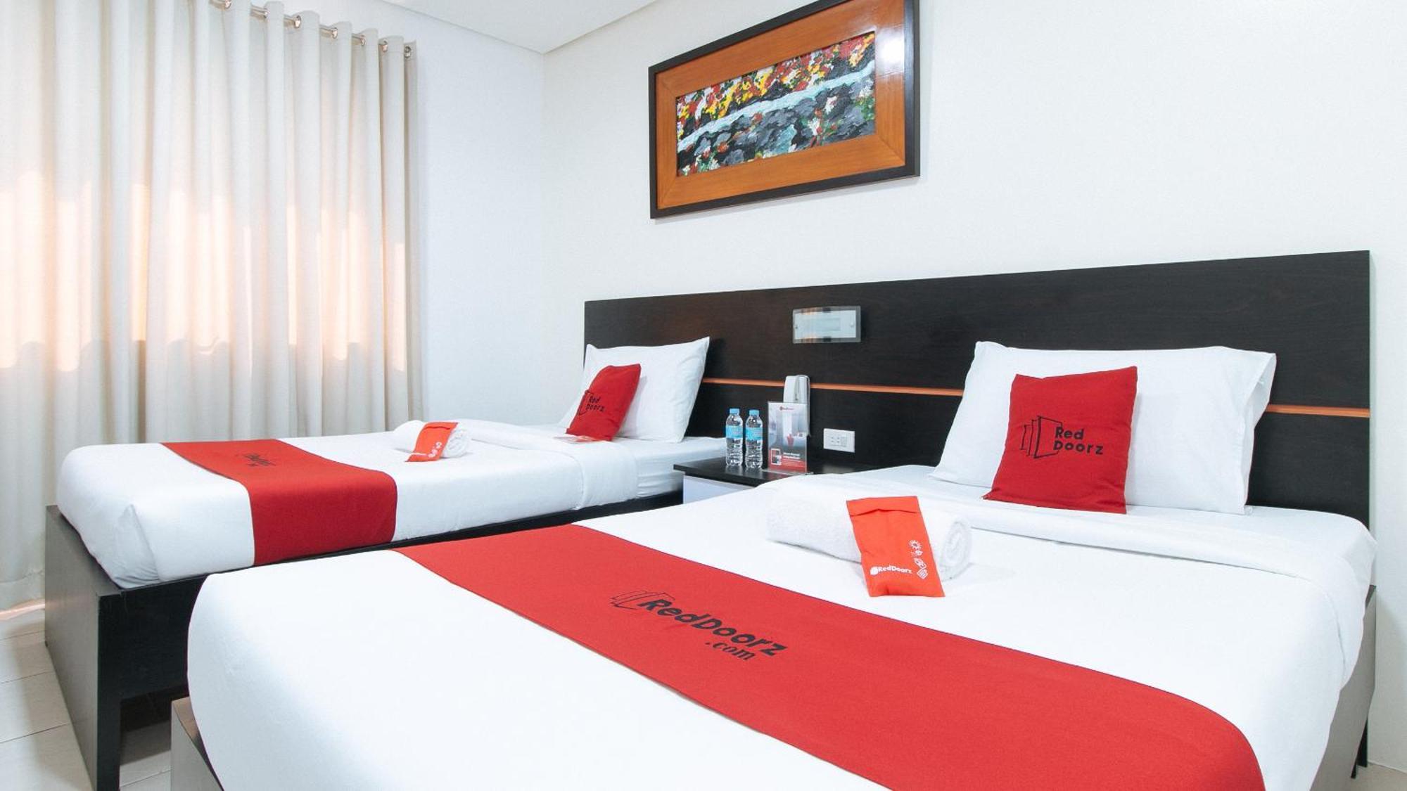 Reddoorz Plus At Evangelista Street Makati Makati City Exterior photo