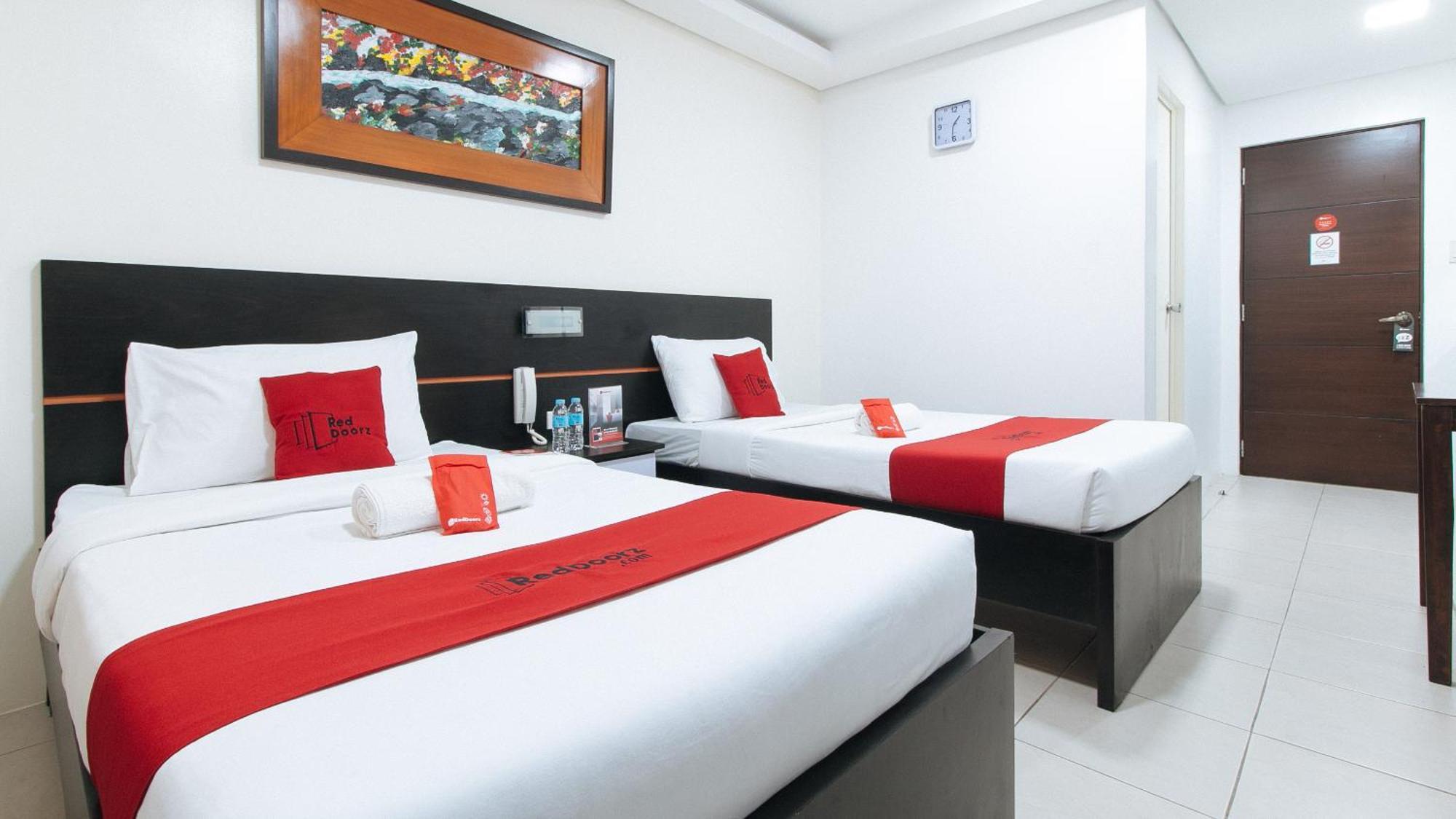 Reddoorz Plus At Evangelista Street Makati Makati City Exterior photo
