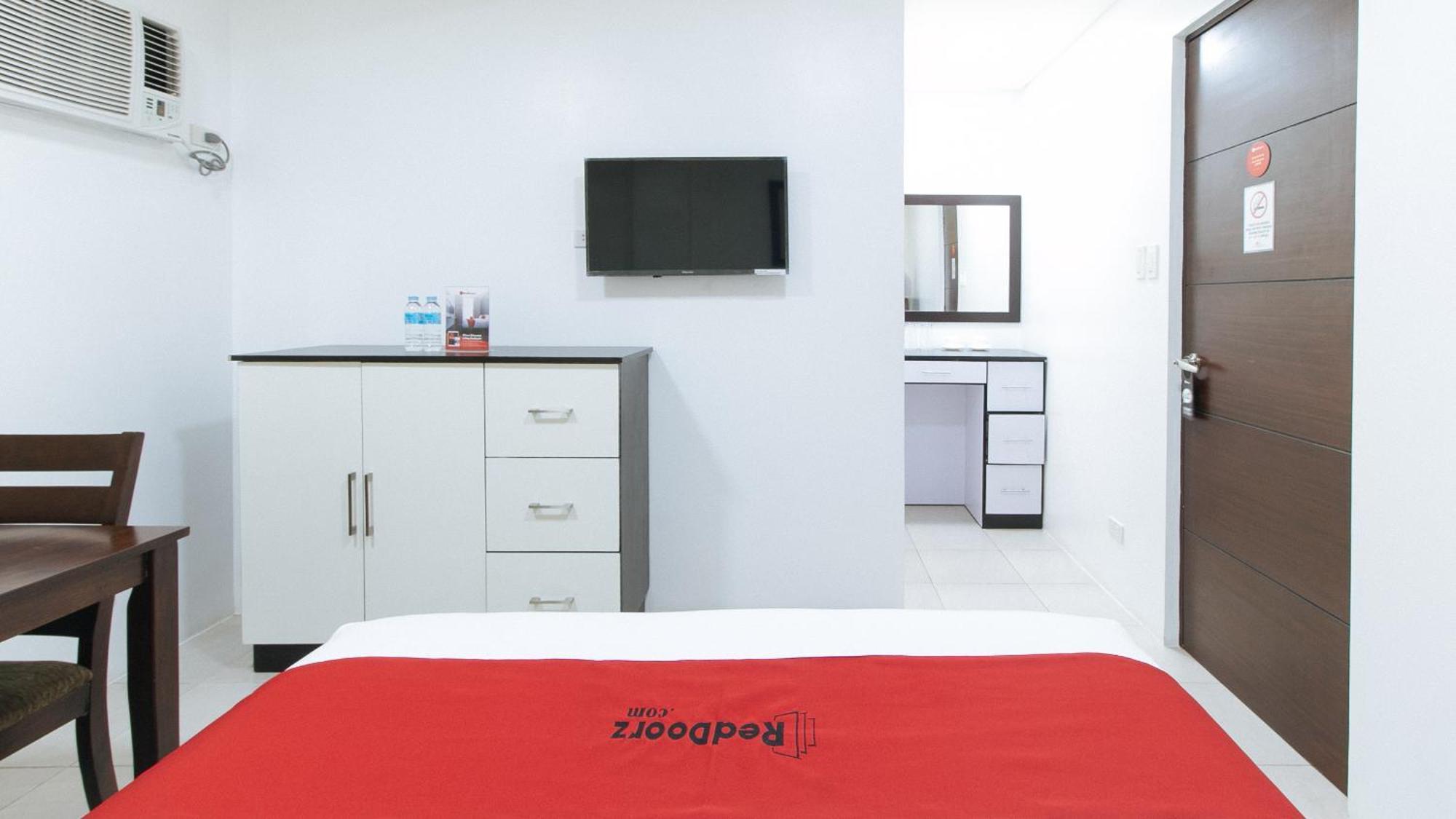 Reddoorz Plus At Evangelista Street Makati Makati City Exterior photo