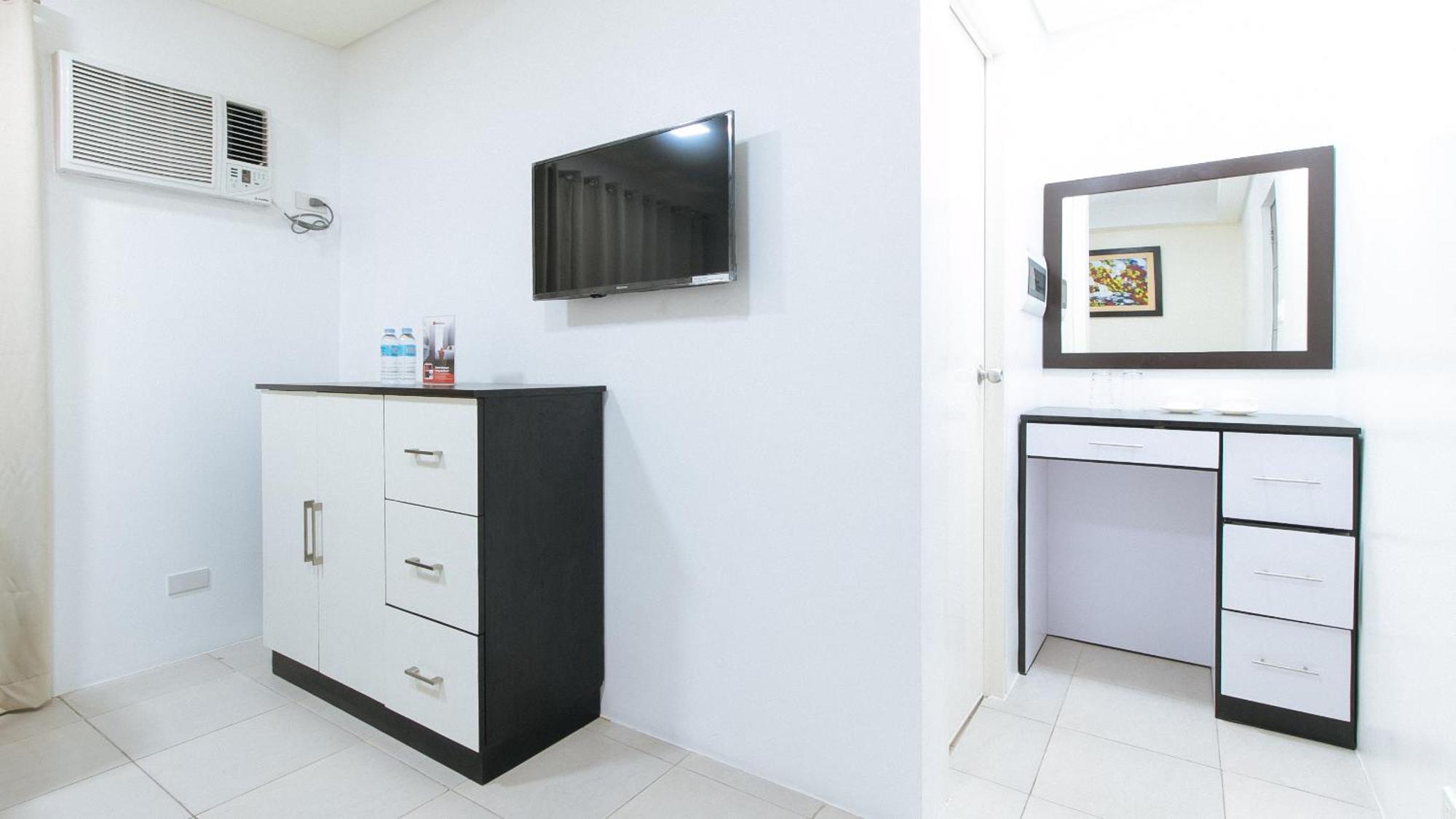 Reddoorz Plus At Evangelista Street Makati Makati City Exterior photo