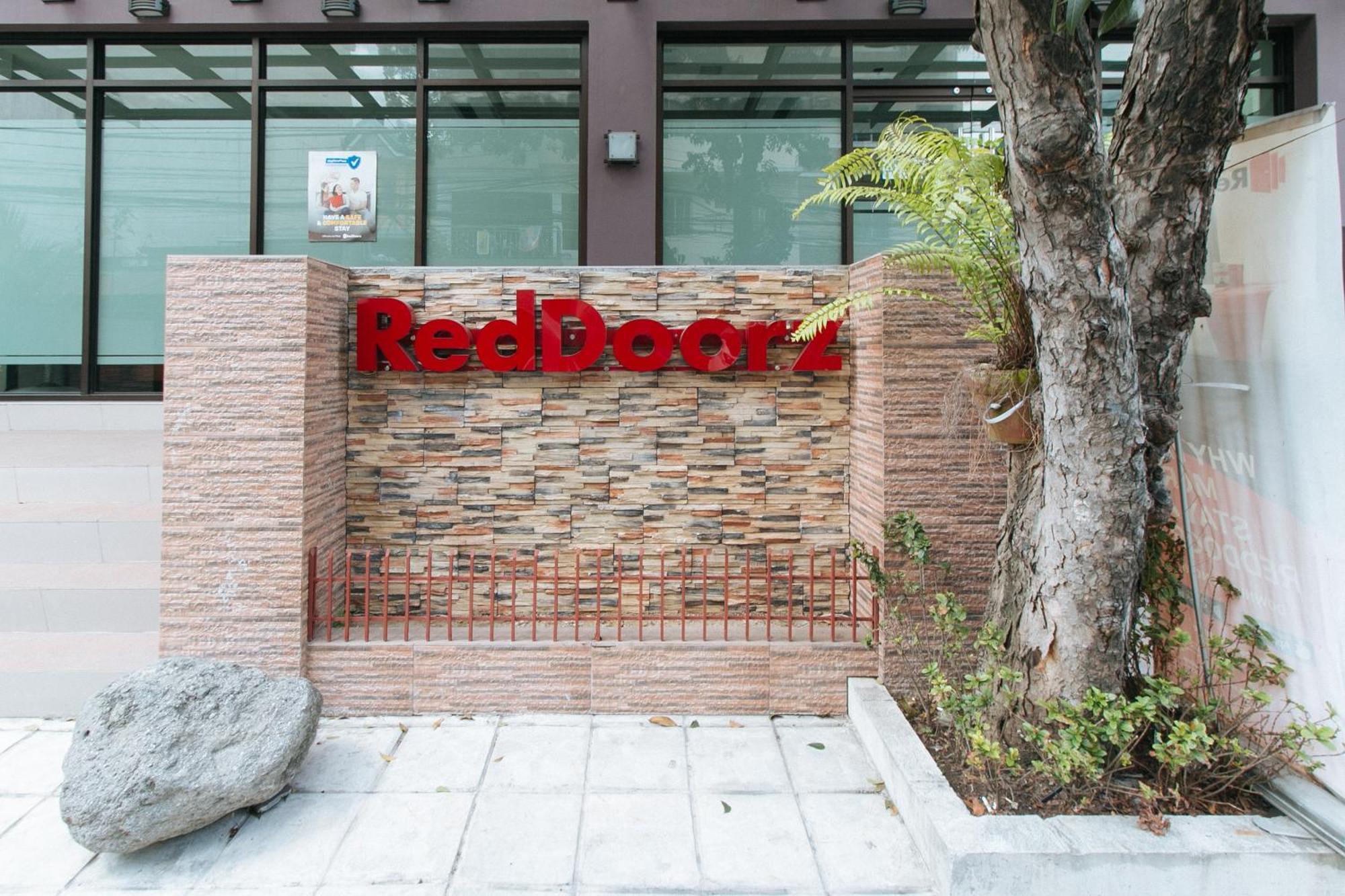 Reddoorz Plus At Evangelista Street Makati Makati City Exterior photo