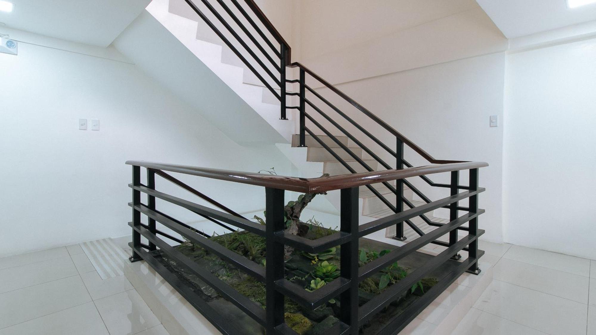 Reddoorz Plus At Evangelista Street Makati Makati City Exterior photo
